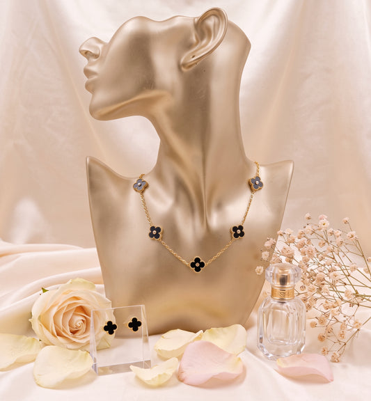 ✨Elegancia Clásica: Collar de Tréboles Negros✨