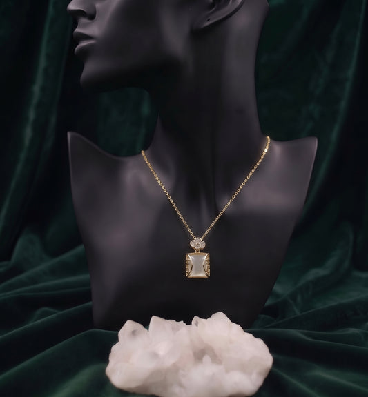 ✨ Collar 'Luz Eterna' de Nácar y Oro ✨