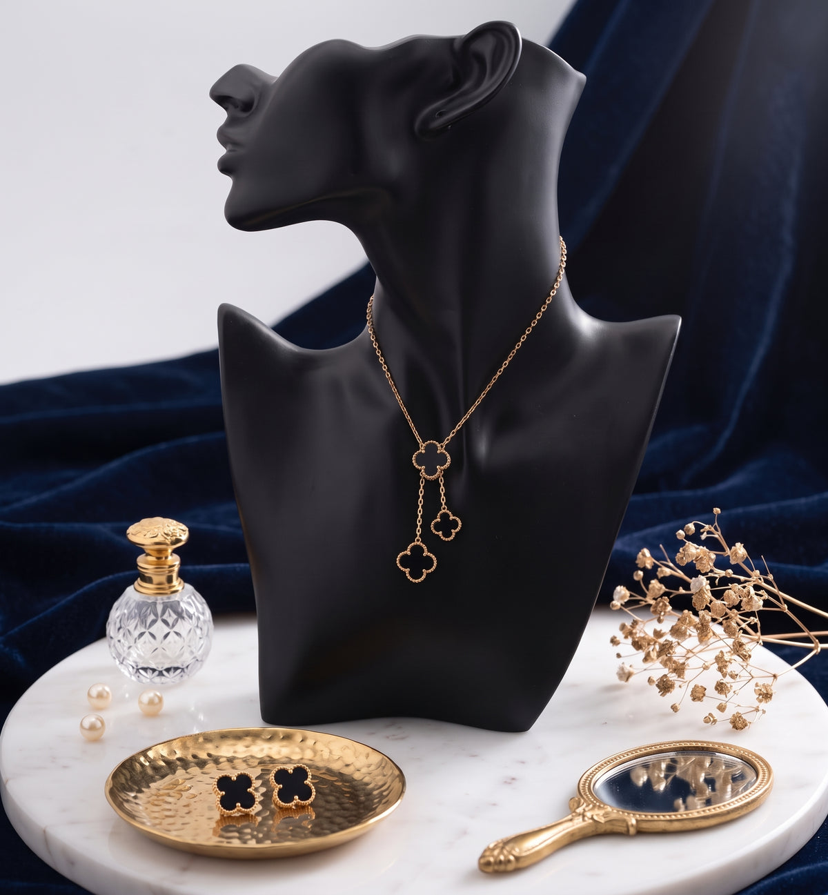 ✨Collar y Aretes conTrébol Negro✨